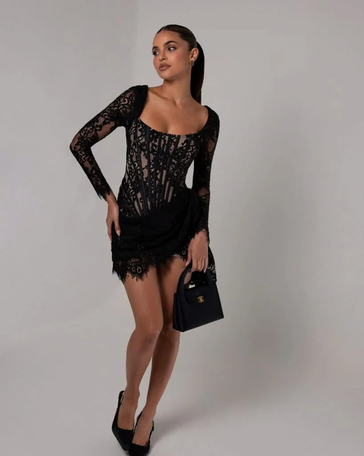 Taylor Lace SZ 8
